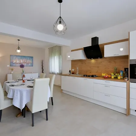 Natali With Private Pool And Kids Playground Near Fazana Вилла *