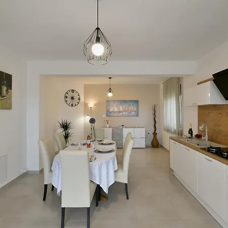 Villa Natali With Private Pool And Kids Playground Near Fazana Galižana