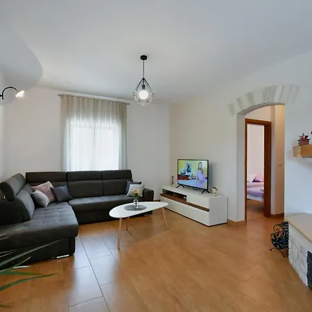 Вилла Natali With Private Pool And Kids Playground Near Fazana *