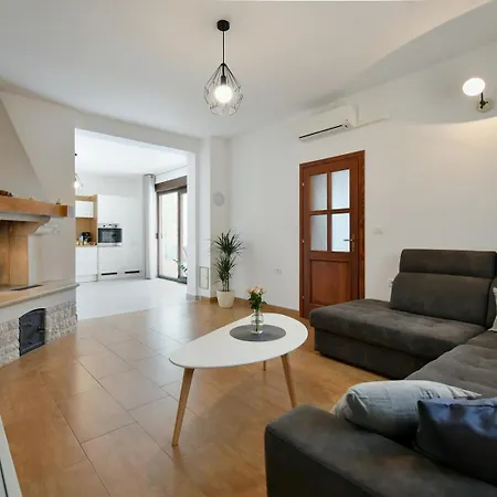 Natali With Private Pool And Kids Playground Near Fazana Вилла Galizana