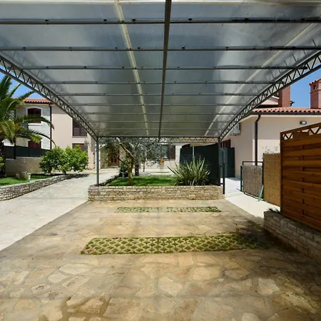 Natali With Private Pool And Kids Playground Near Fazana Galizana