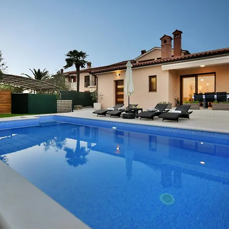 Natali With Private Pool And Kids Playground Near Fazana *